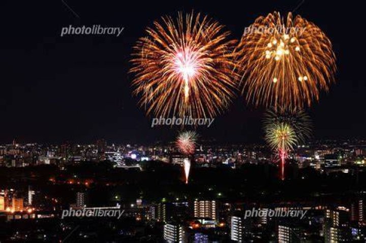 熊本の夜景と花火のイメージ