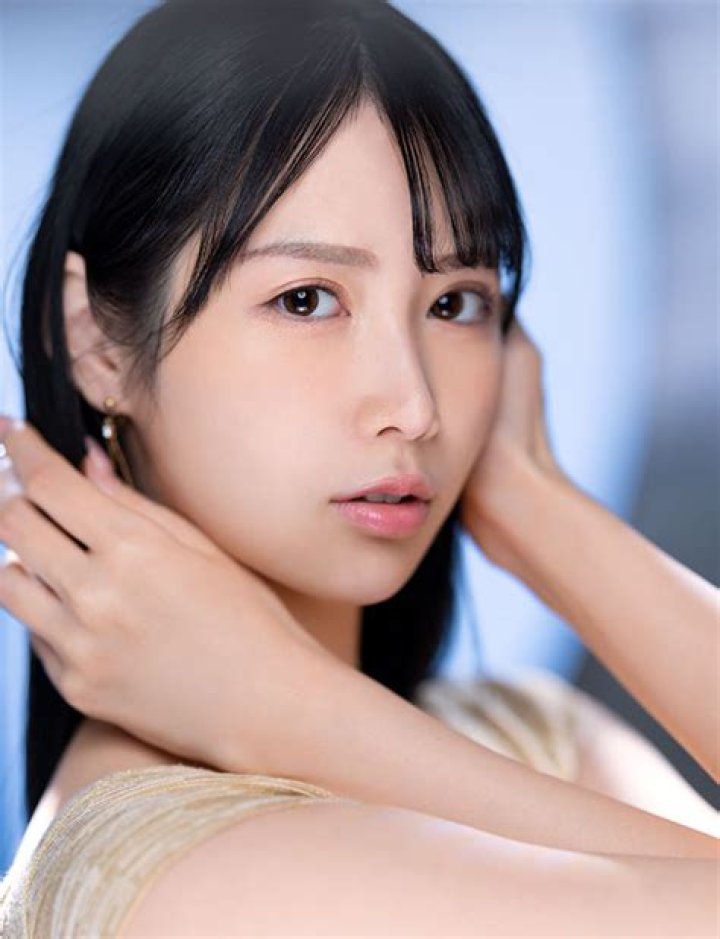 新山あかり：女優としての軌跡と多彩な才能に迫る